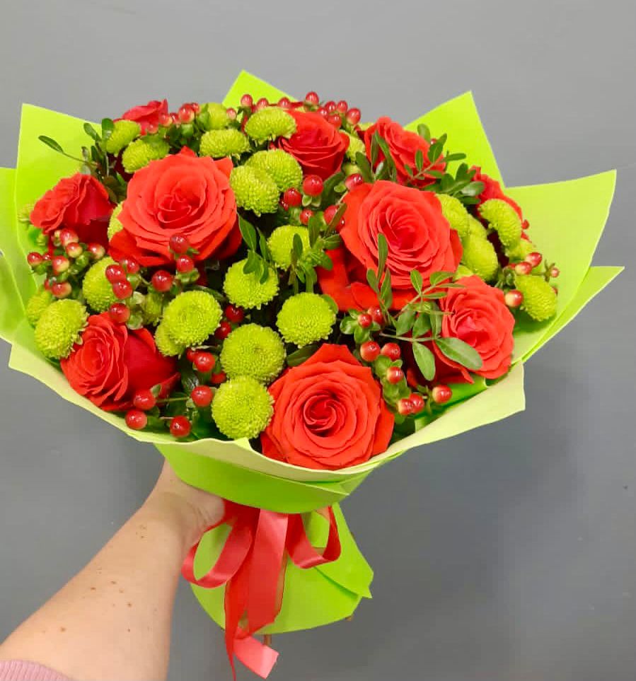 Букет цветов из: Хризантемы и Розы в Дыгулыбгее