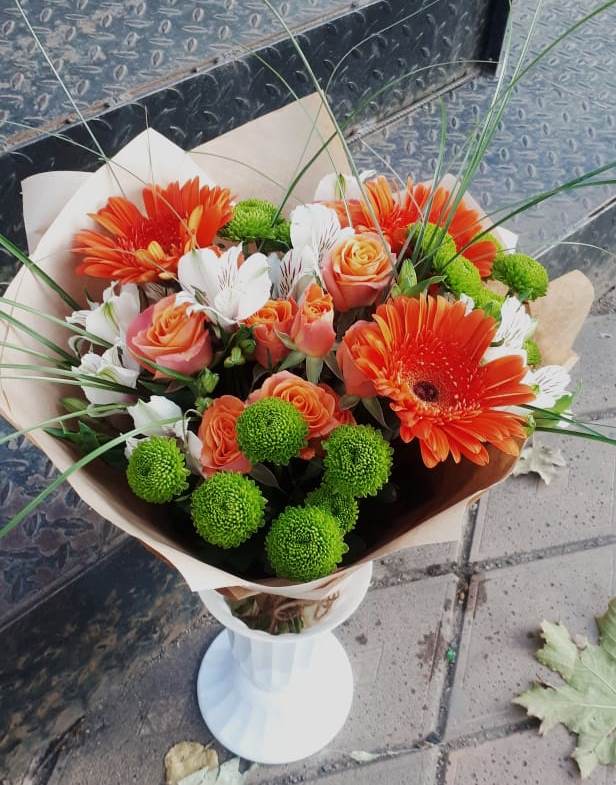 Букет цветов из: Герберы, Хризантемы, Альстромерии и Розы в Дыгулыбгее