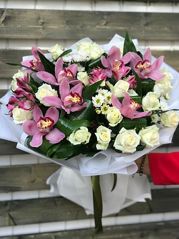 Букет цветов из: Розы и Хризантемы в Дыгулыбгее