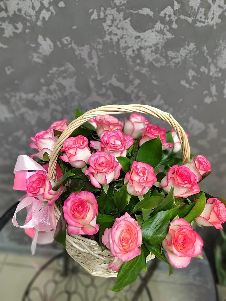 Цветочная композиция из Розы в корзине в Дыгулыбгее