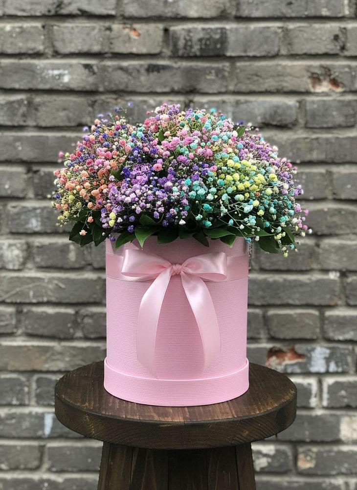 Цветочная композиция из Гипсофила и Розы в шляпной коробке в Дыгулыбгее