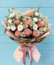 Букет цветов из:  Розы, Альстромерии и Лизиантусы в Дыгулыбгее