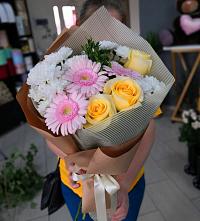 Букет цветов из:  Герберы, Розы и Хризантемы в Дыгулыбгее