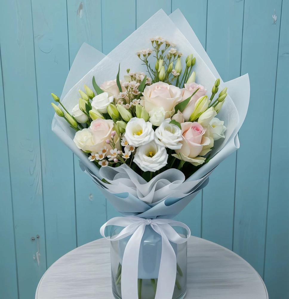 Букет цветов из: Розы и Лизиантусы в Дыгулыбгее