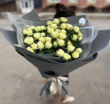 Букет Белые кустовые розы Солинеро в Дыгулыбгее