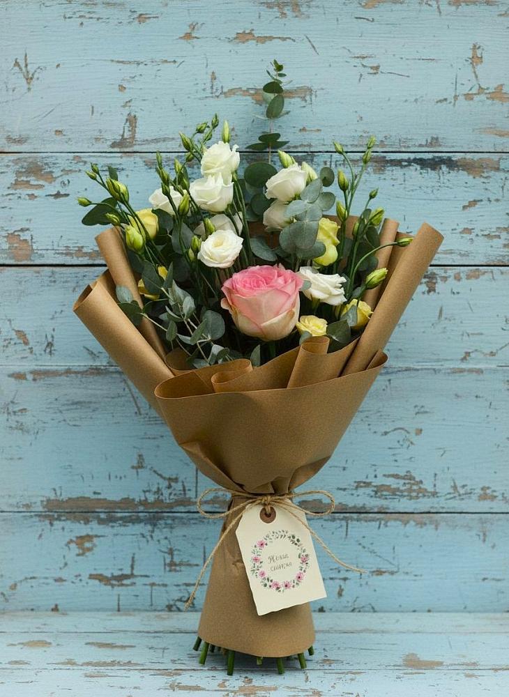 Букет цветов из: Розы и Лизиантусы в Дыгулыбгее