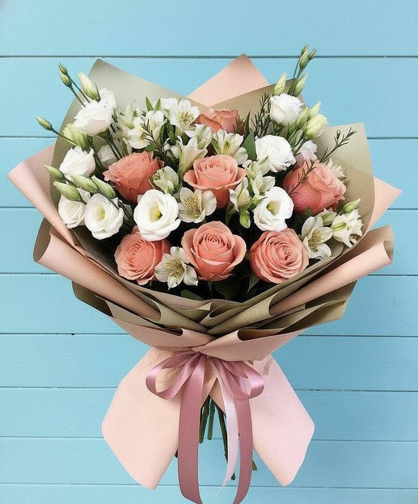 Букет цветов из: Розы, Альстромерии и Лизиантусы в Дыгулыбгее