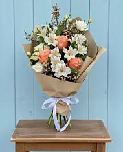 Букет цветов из:  Альстромерии, Лизиантусы, Розы и Хризантемы в Дыгулыбгее