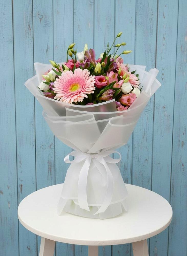 Букет цветов из: Герберы, Альстромерии и Лизиантусы в Дыгулыбгее