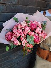 Букет розы в пальмах в Дыгулыбгее Букет цветов из: Розы в Дыгулыбгее