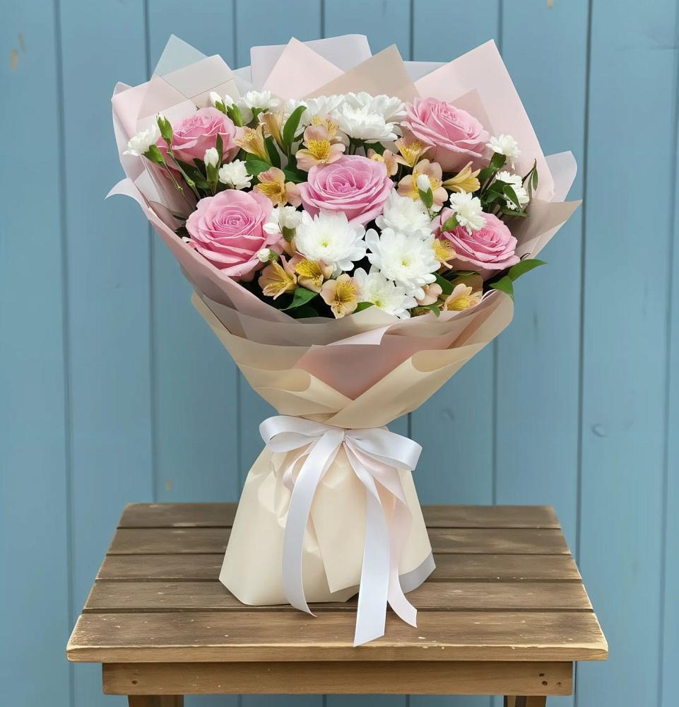 Букет цветов из: Гвоздики, Орхидеи и Розы в Дыгулыбгее