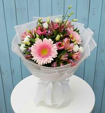 Букет цветов из:  Герберы, Альстромерии и Лизиантусы в Дыгулыбгее