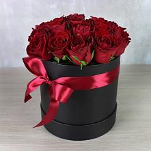 Цветочная композиция из Розы в шляпной коробке в Дыгулыбгее
