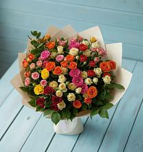 Букет Микс из разноцветных кустовых роз в Дыгулыбгее